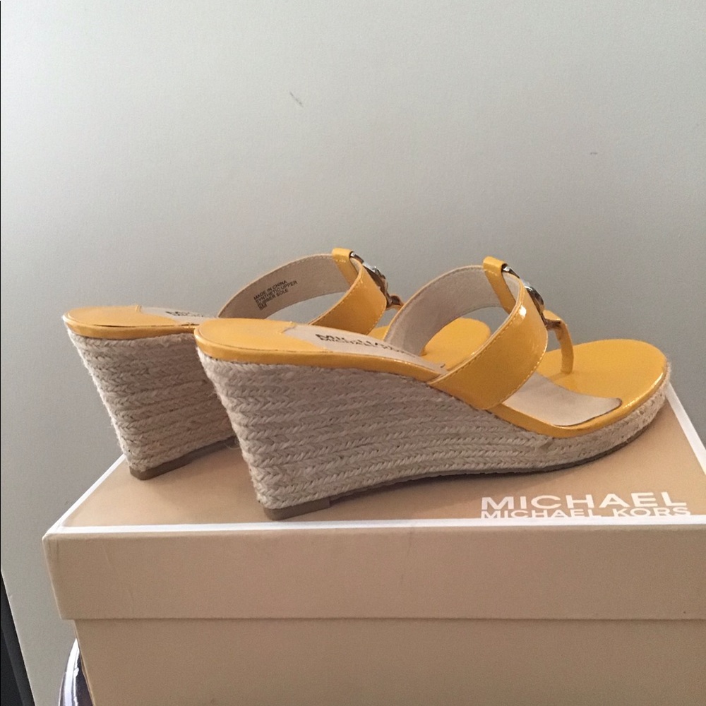 MICHAEL Michael Kors Palm Beach Wedge Size 8